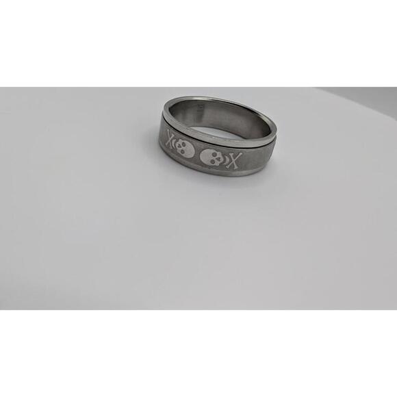 Men's Stainless Steel Skull and Crossbones Ring Size 12 - Picture 3 of 5